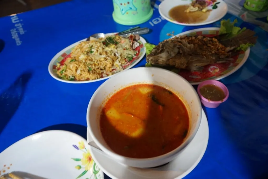 タイのマーケットの屋台のご飯
