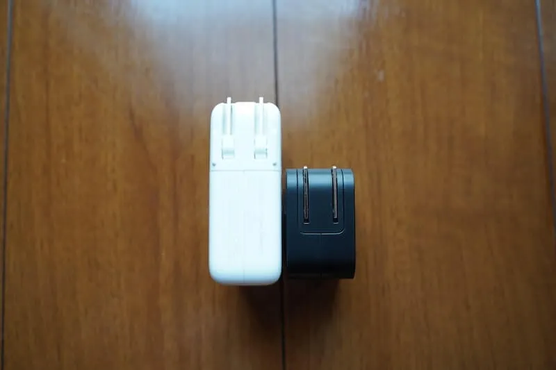 RavPowerと純正アダプターを比較