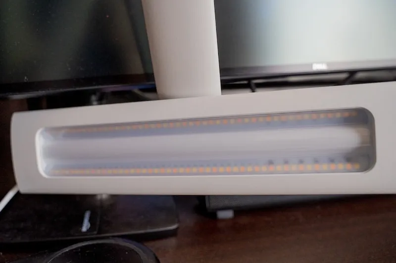 LEDライトは両側についている